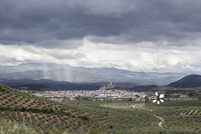 西班牙安达卢西亚哈恩省阿尔考德特雨天景色图片素材