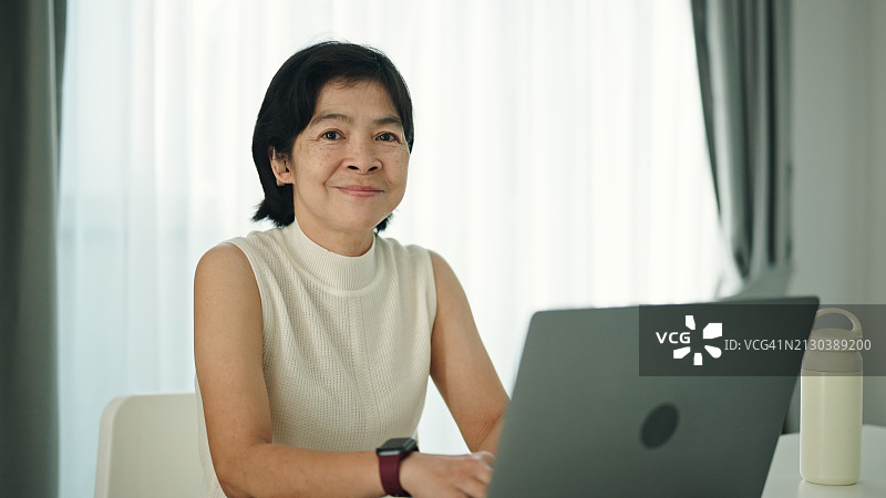 失聪女商人 портрет图片素材