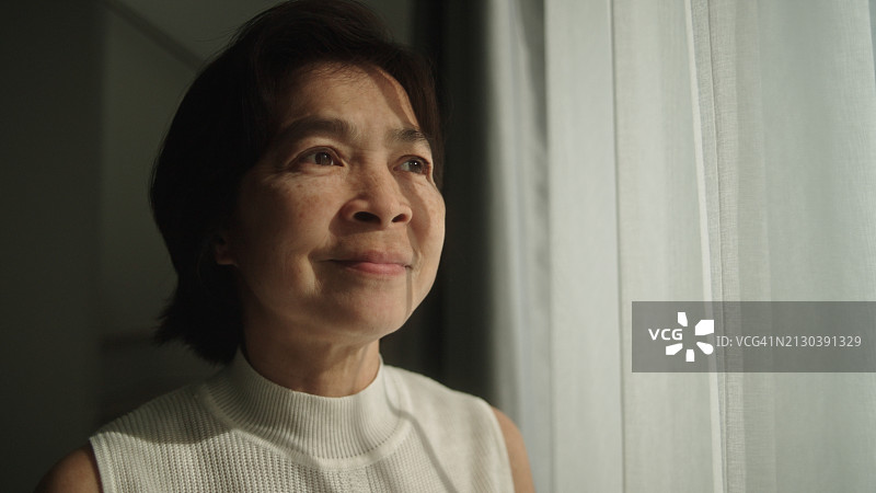 中年妇女做白日梦图片素材