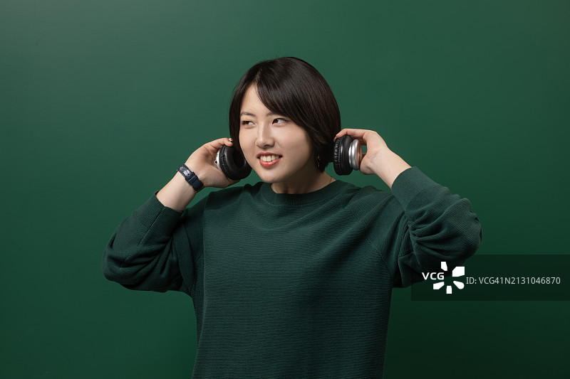 美丽的另类日式亚洲黑发女模特彩色写真图片素材