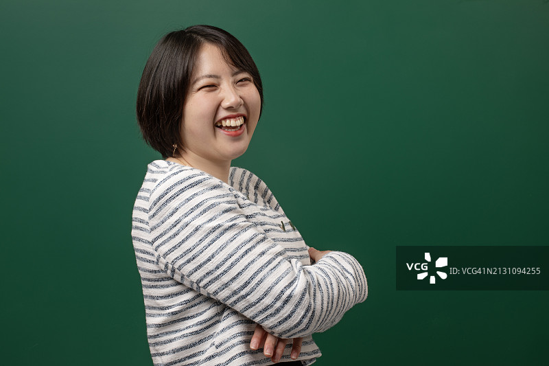 另类日系黑发女模特彩色写真图片素材