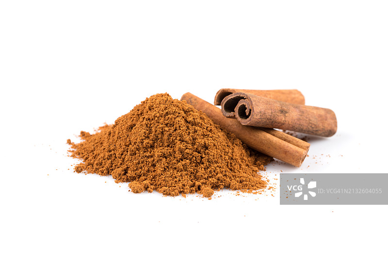 白色背景上的肉桂粉图片素材