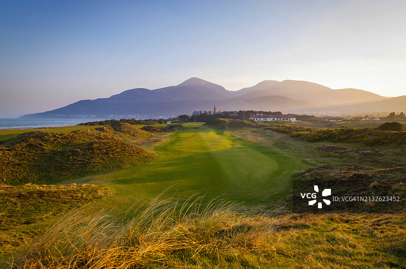 英国北爱尔兰纽卡斯尔皇家唐郡高尔夫俱乐部图片素材