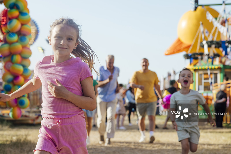 一起去游乐场吧！图片素材