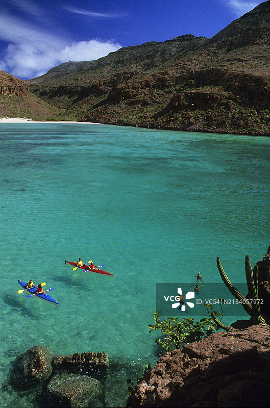 在科尔特斯海的巴哈划船、海上皮划艇图片素材