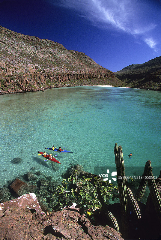 在科尔特斯海的巴哈划船、海上皮划艇图片素材