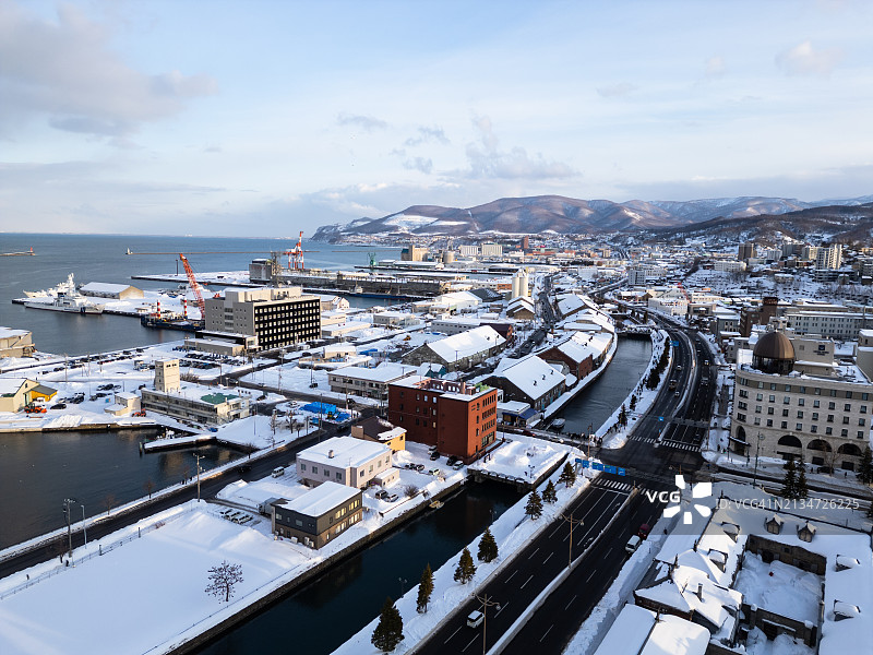 冬季日本北海道小樽市的航拍景色图片素材