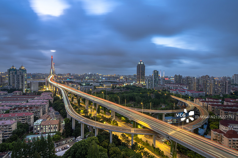 中国上海杨浦大桥黄昏鸟瞰图片素材