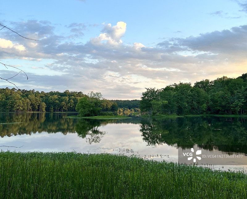 美国密西西比州霍利斯普林斯湖景风光图片素材