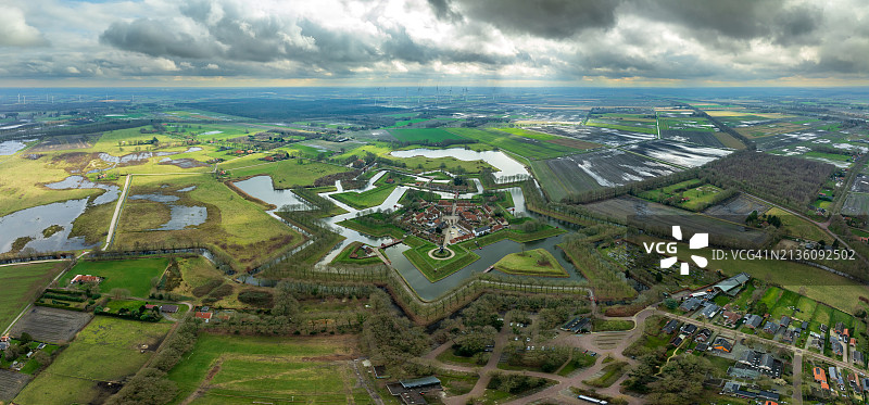 蓝天下的农田航拍图片素材