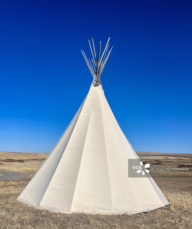 科罗拉多州白色建筑仰视角度照片，美国图片素材