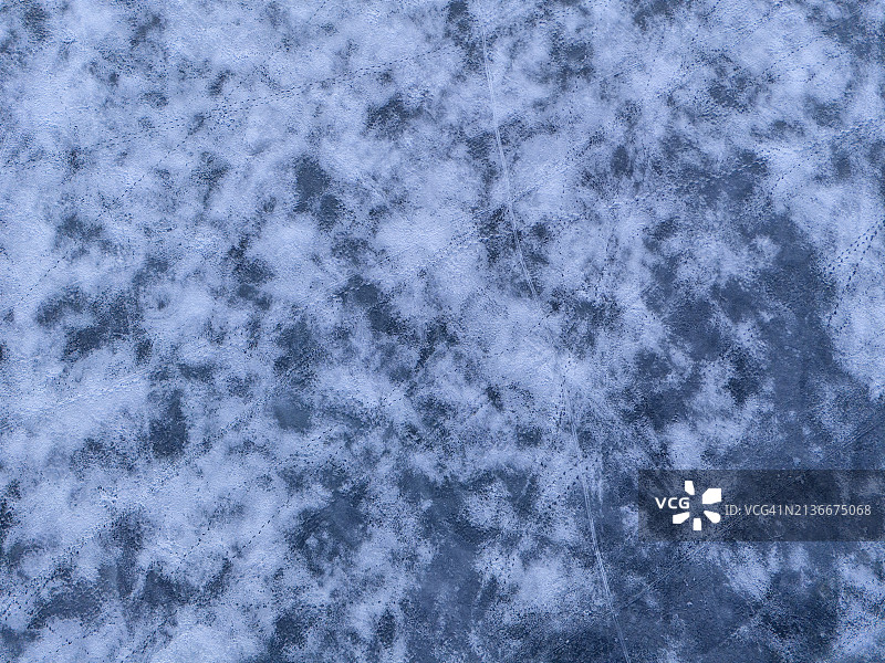 冰冻湖面抽象图案航拍图片素材