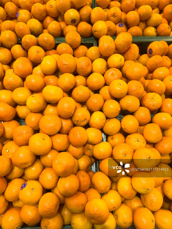 市场摊位上的橙子图片素材