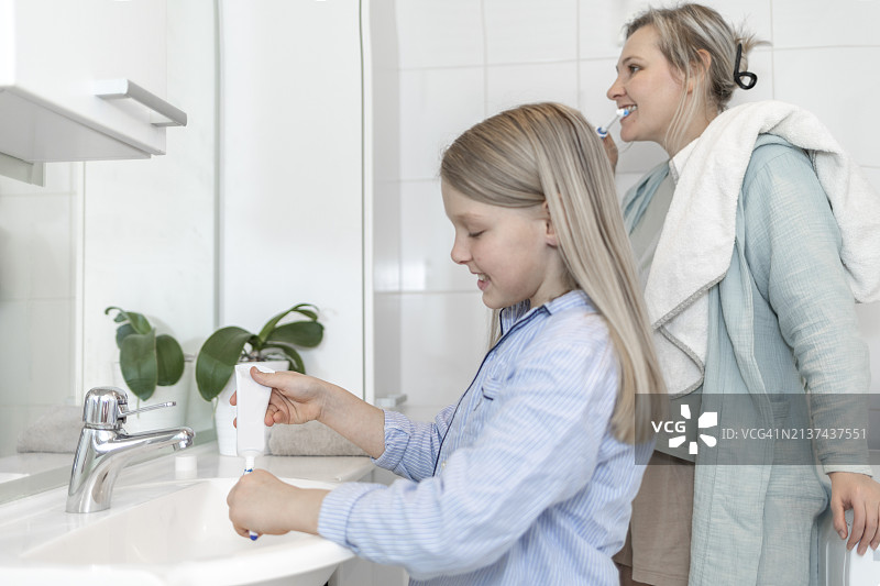 小牙齿也需要保护图片素材