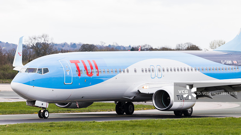 TUI波音737-800滑行图片素材