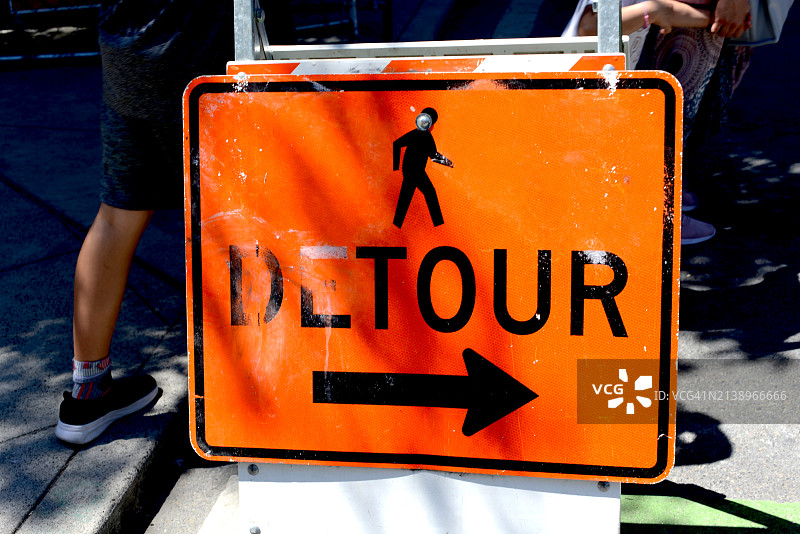 绕行标志图片素材