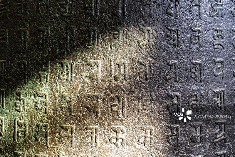 带有中国古代文字的钟特写图片素材