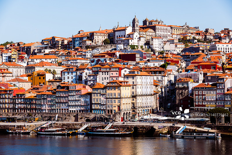 葡萄牙波尔图老城区里贝拉的历史房屋图片素材