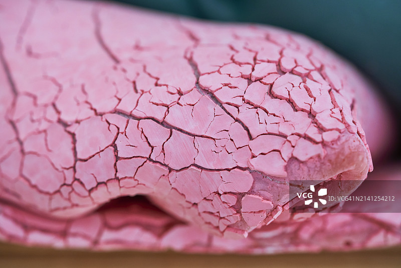 粉色开裂风化结构特写图片素材