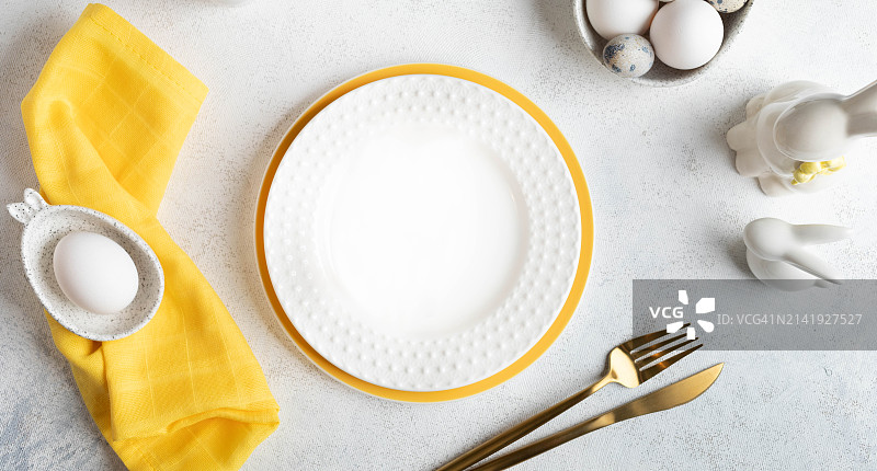 正上方是餐桌上的食物图片素材