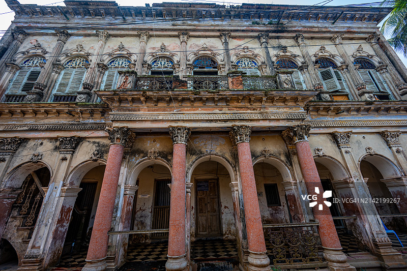 逐渐消失的辉煌：达卡索纳冈破旧的豪宅图片素材