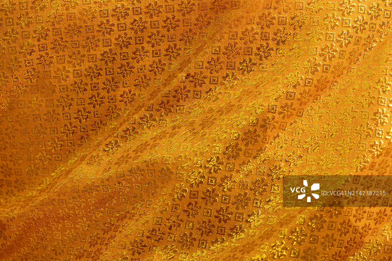 具有光泽纹理背景的金色泰式面料图片素材