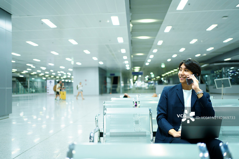 商人乘火车旅行图片素材