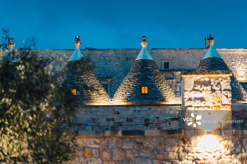普利亚的特鲁利屋顶的黄昏图片素材