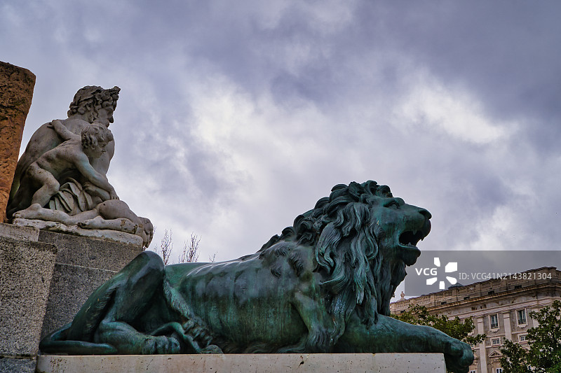 西班牙马德里费利佩四世纪念碑特写图片素材