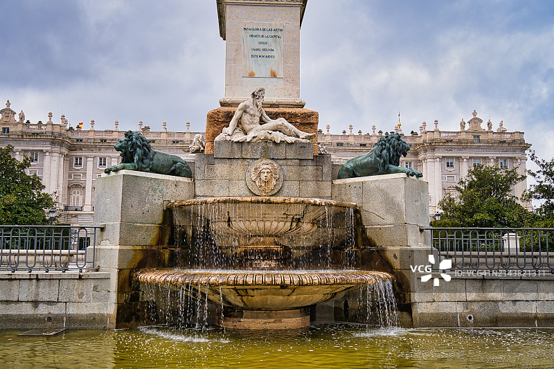 西班牙马德里的费利佩四世纪念碑图片素材