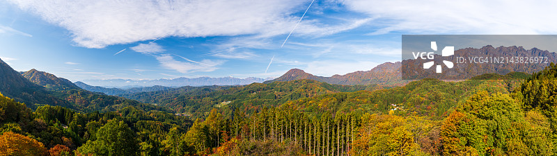 长野县日本阿尔卑斯山的秋景图片素材