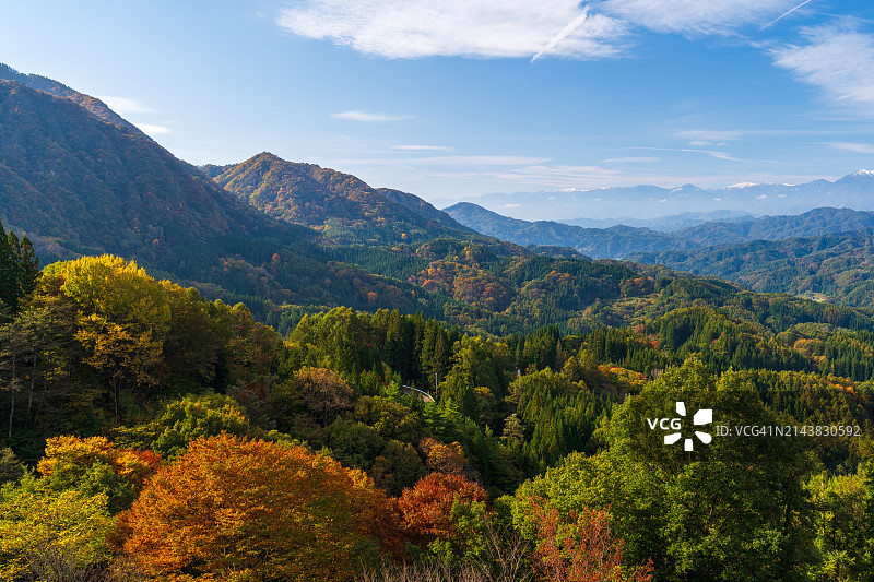 长野县日本阿尔卑斯山的秋景图片素材