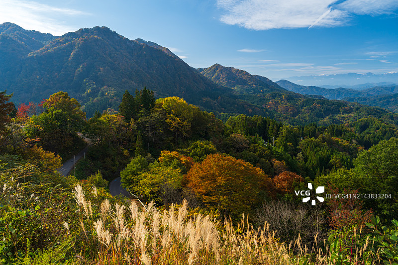 长野县日本阿尔卑斯山的秋景图片素材
