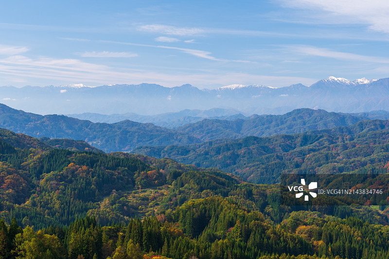 长野县日本阿尔卑斯山的秋景图片素材