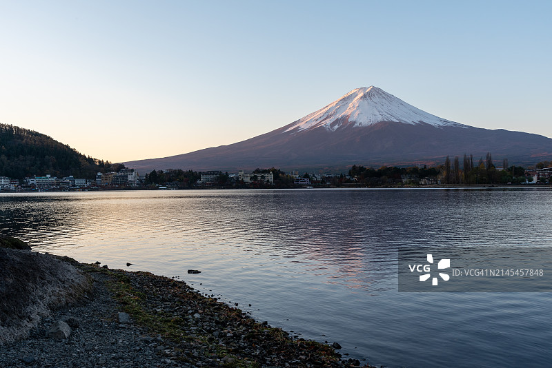 日本标志性景观：河口湖的富士山美景图片素材
