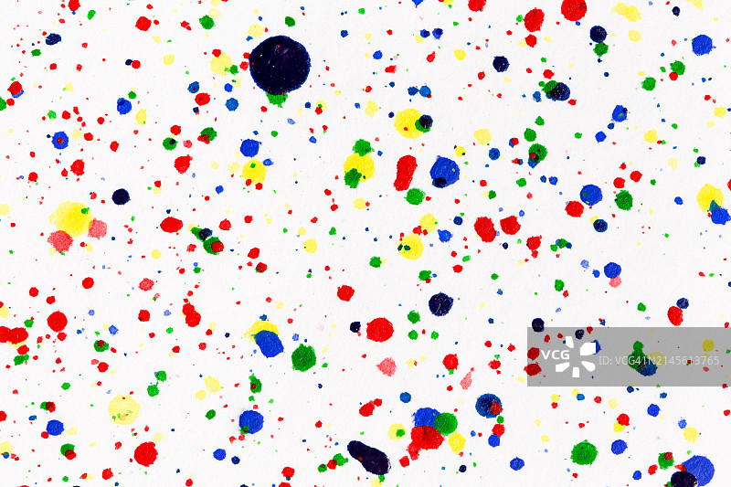 彩色墨水飞溅：明亮材质上的油漆飞溅，彩色圆点，白色纸上的水彩图片素材