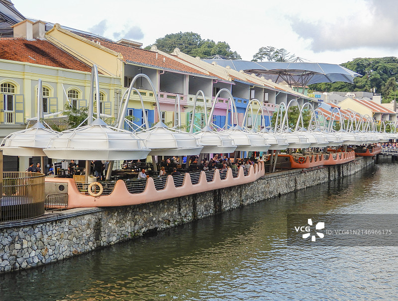 新加坡克拉码头：商店、酒吧和餐厅云集的水滨中心图片素材