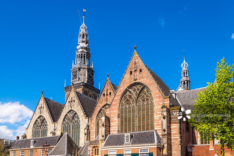 阳光明媚的阿姆斯特丹老教堂图片素材
