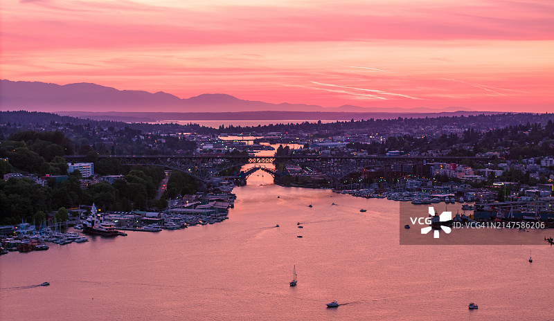 西雅图联合湖及运河日落航拍图片素材