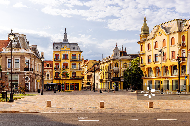 罗马尼亚特兰西瓦尼亚新艺术风格建筑的奥拉迪亚古城图片素材