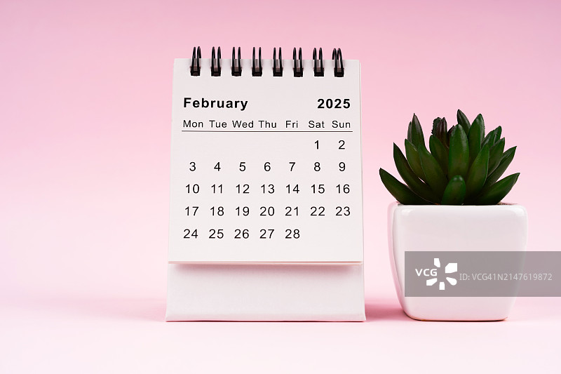 2025年2月粉色背景桌面日历图片素材