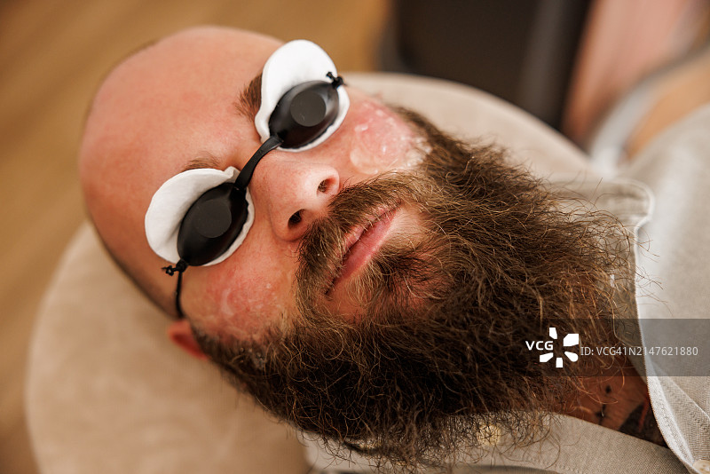 美容院里的年轻男人图片素材