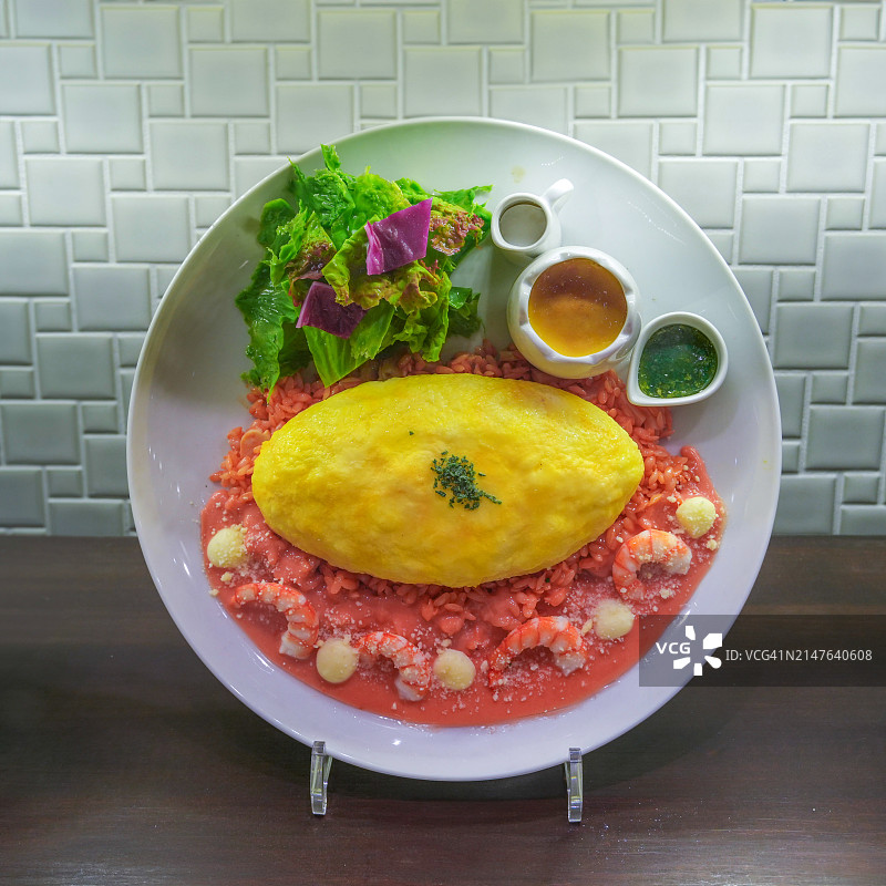 鲜虾马苏里拉番茄奶油舒芙蕾蛋包饭图片素材