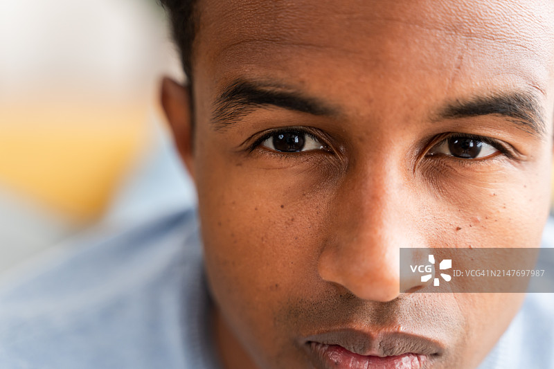 青年男子面部特写图片素材