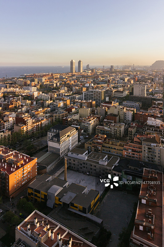日落时分的巴塞罗那城市景观图片素材