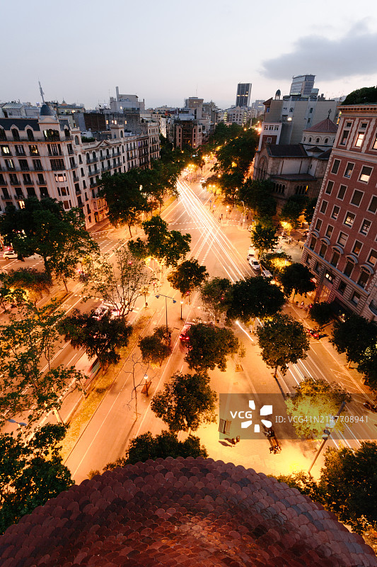 巴塞罗那黄昏时的鸟瞰图图片素材