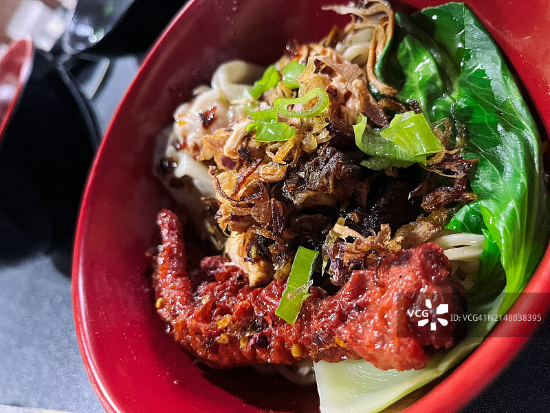 亚洲风味鸡肉面条图片素材