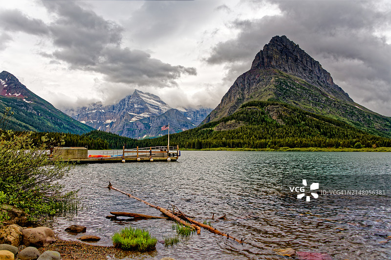 探索冰川国家公园的美国皇冠图片素材