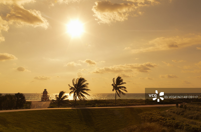 佛罗里达州迈阿密海滩的日落图片素材