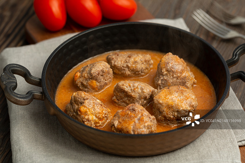 烹饪锅中的肉俯视图图片素材